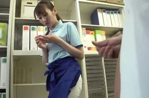 Cho một chút gel đụ cho nó trơn tru